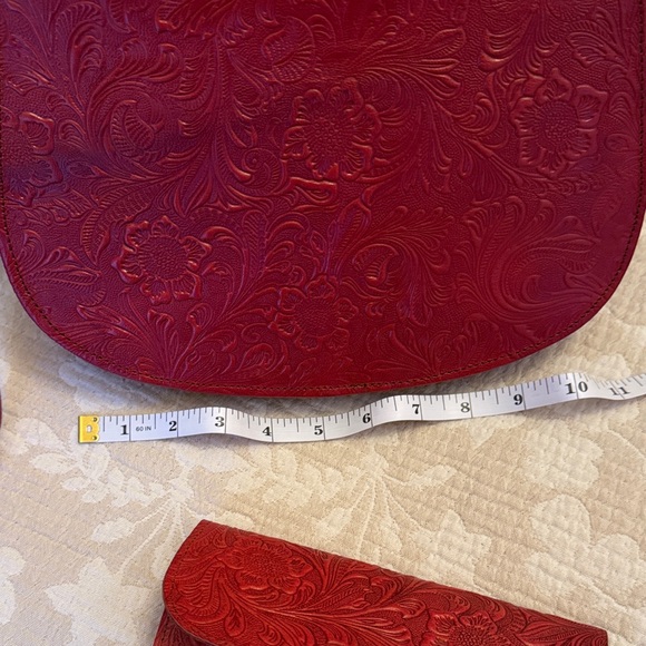Red Embossed Leather Crossbody Bag and Wallet Set - Picture 10 of 11